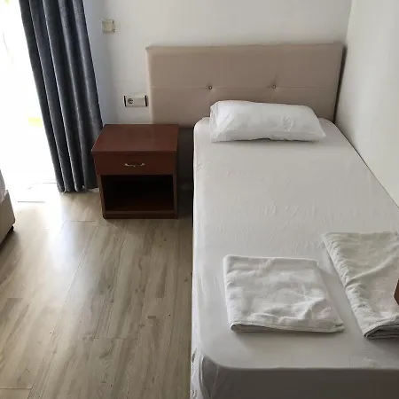 Twenty One מרמריס