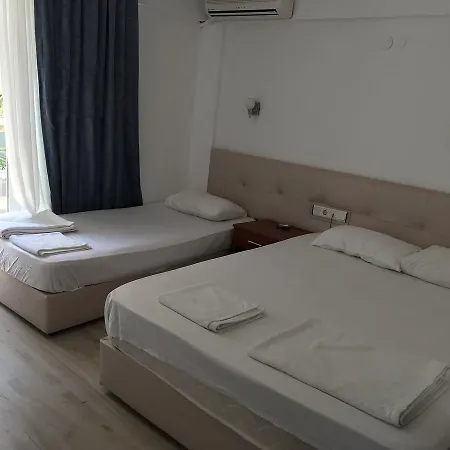 Twenty One מלון מרמריס